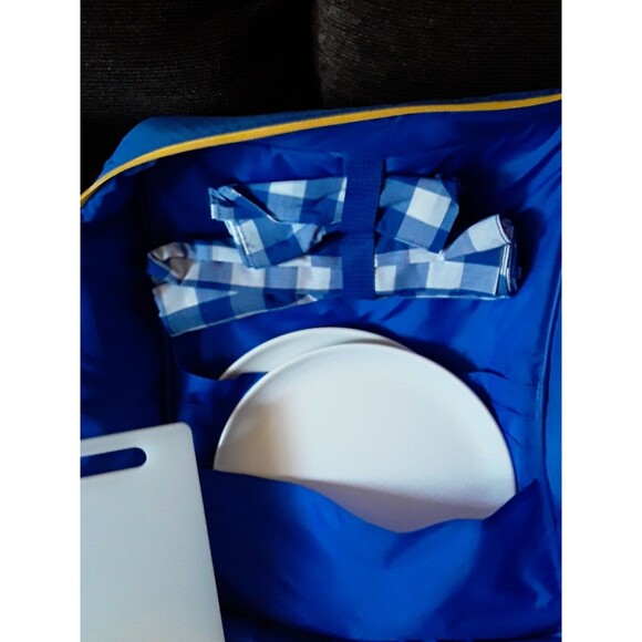 Vintage Picnic Set. Promotional Merit Cigarette Backpack - Picture 4 of 6